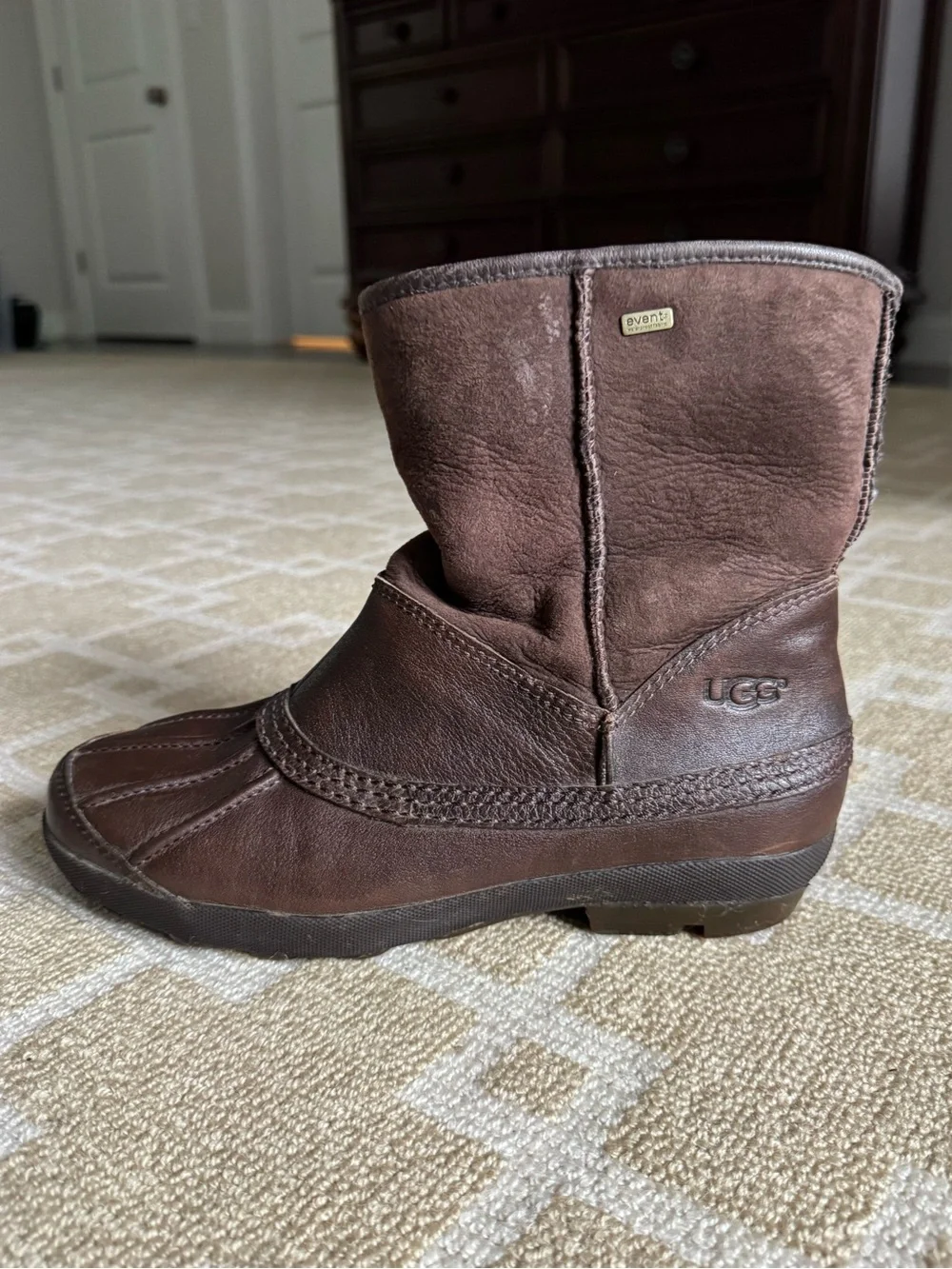 UGG Bridgeport Waterproof Leather Duck Boots Shearling Interior Brown 9